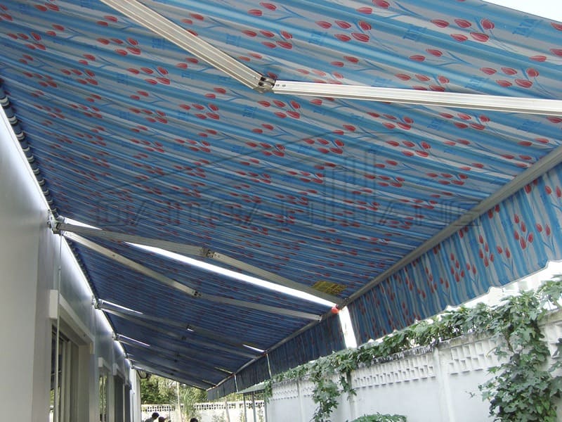 Mái bạt che trước hiên nhà