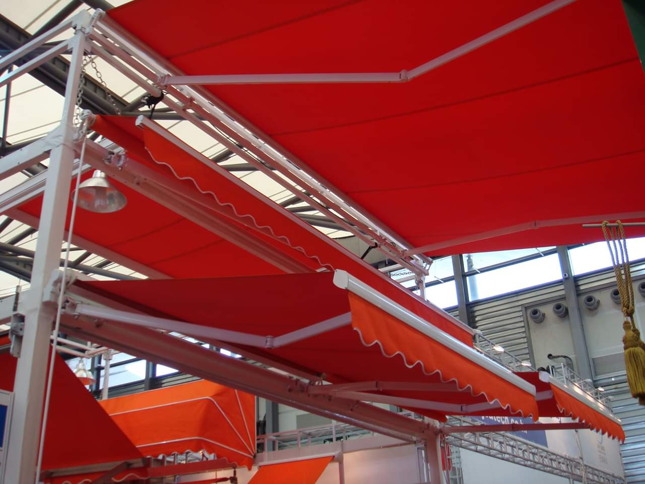 Mái che di dộng giá bao nhiêu - Giải pháp chống nắng, mưa hiệu quả với mức giá phù hợp