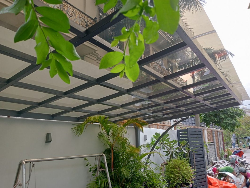 Khám Phá Những Ý tưởng Thiết Kế Mái Che Hiên Nhà Đẹp - Tăng Thêm Vẻ Sang Trọng Cho Không Gian Sang Trọng Của Bạn