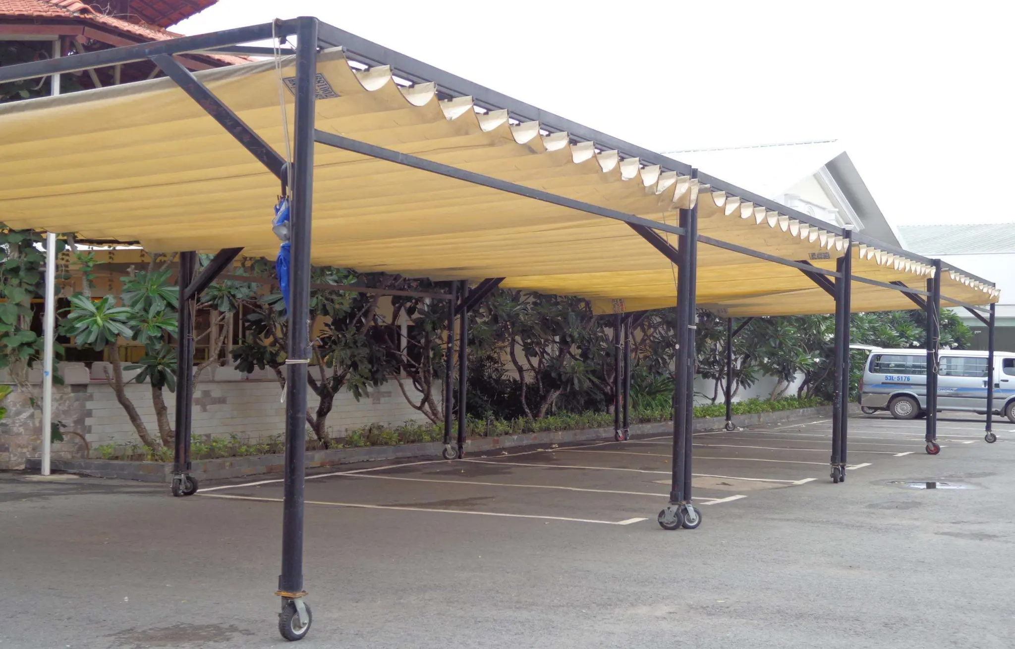 Lắp đặt mái xếp tại TP.HCM - Giải pháp tối ưu cho không gian thông thoáng và tiện nghi
