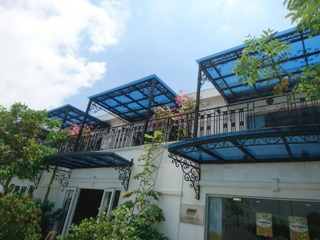 Mái hiên sân thượng – Giải pháp tối ưu để tận dụng không gian mở trên cao