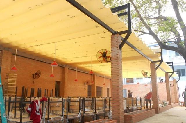 Mái xếp cho quán cafe - Giải pháp tối ưu cho không gian thoáng đãng và phong cách