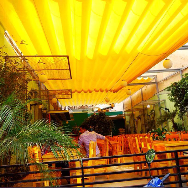 Mái xếp cho quán cafe - Giải pháp tối ưu cho không gian thoáng đãng và phong cách