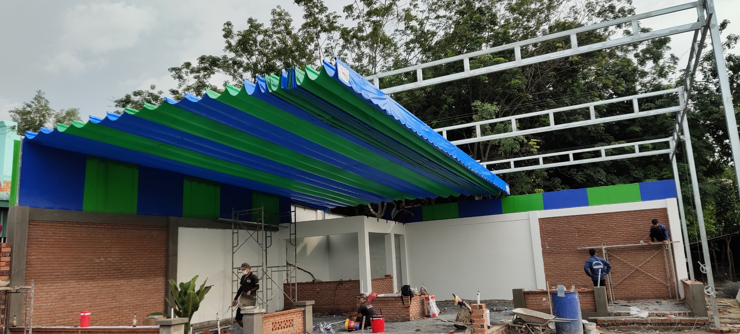 Mái xếp cho quán cafe - Giải pháp tối ưu cho không gian thoáng đãng và phong cách